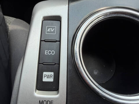 2013 Toyota Prius v Two