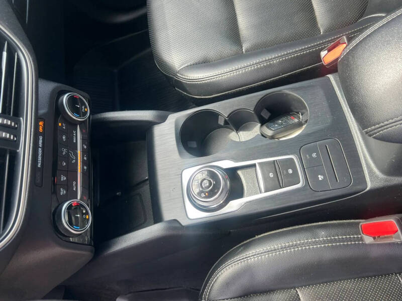 2022 Ford Escape SEL