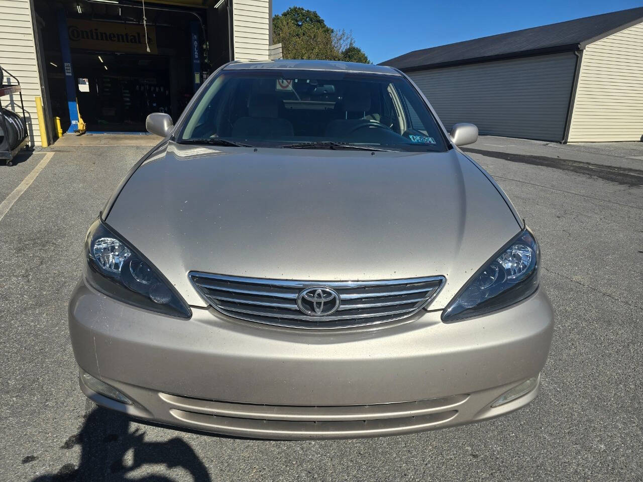 2004 Toyota Camry for sale at QUEENSGATE AUTO SALES in York, PA