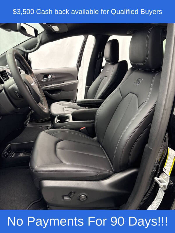 2026 Chrysler Pacifica Select