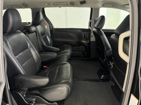 2018 Toyota Sienna SE Premium 8-Passenger