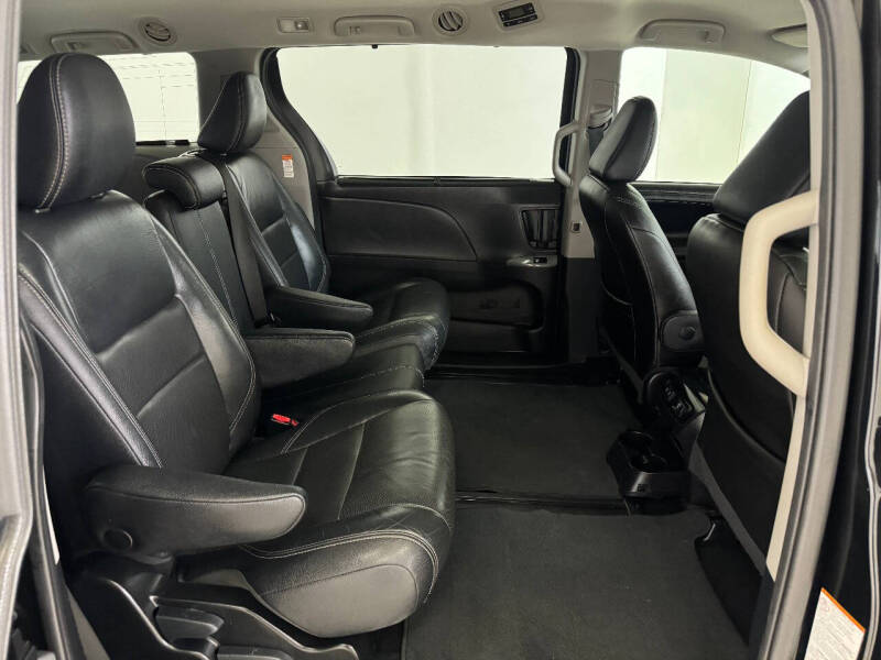 2018 Toyota Sienna SE Premium 8-Passenger