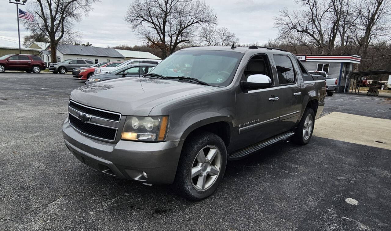 2007 Chevrolet Avalanche for sale at Midwest Auto Loans in Davenport, IA