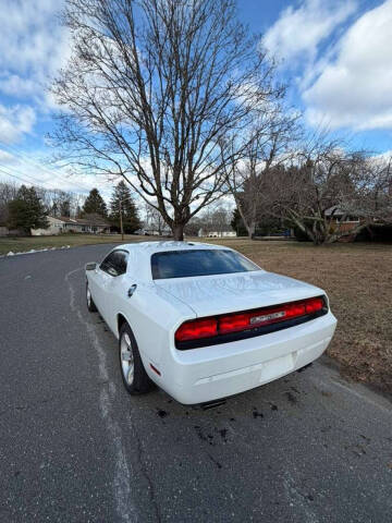 2014 Dodge Challenger SXT Plus
