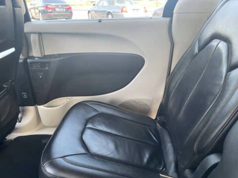 2017 Chrysler Pacifica Touring-L Plus