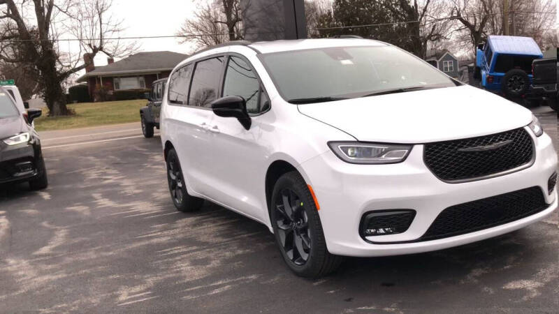 2026 Chrysler Pacifica Select