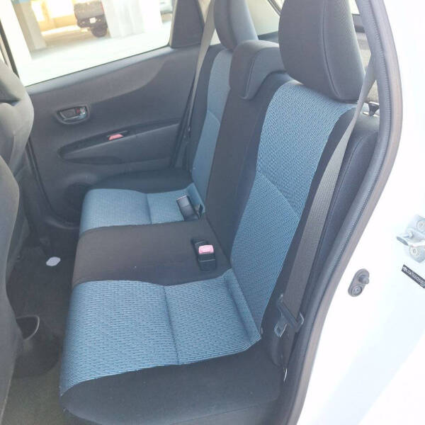 2012 Toyota Yaris 5-Door SE