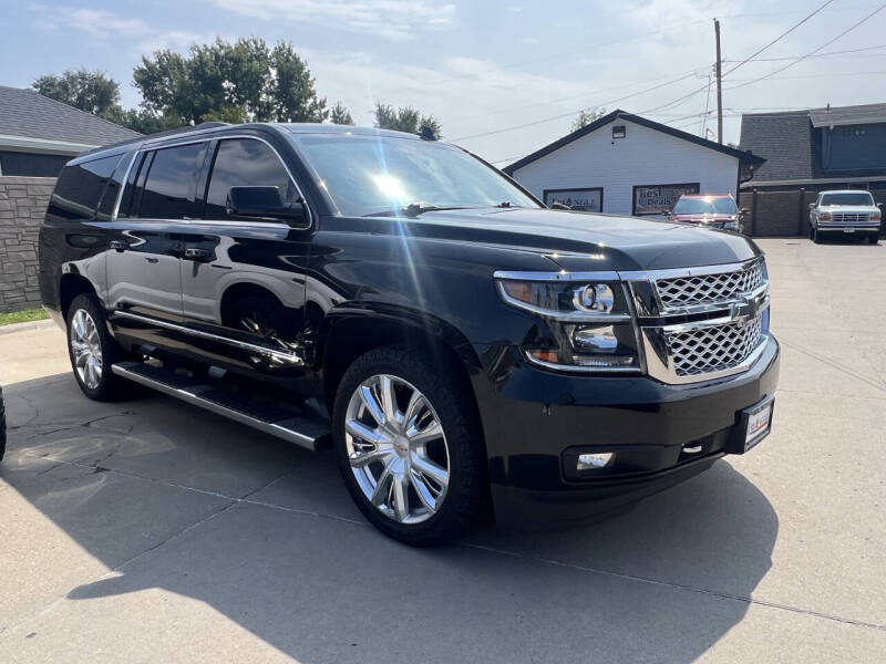 2016 Chevrolet Suburban LT's photo
