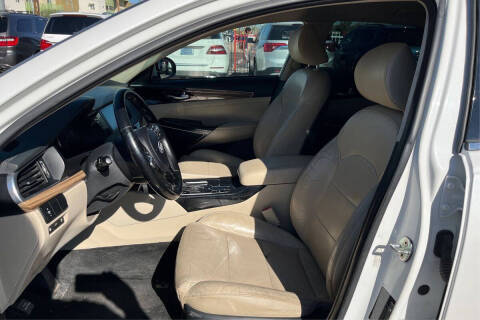 2018 Kia Cadenza Premium