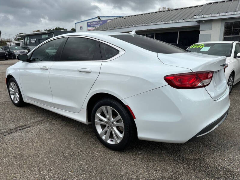 2017 Chrysler 200 Limited