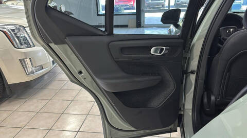 2024 Volvo XC40 B5 Core Dark Theme