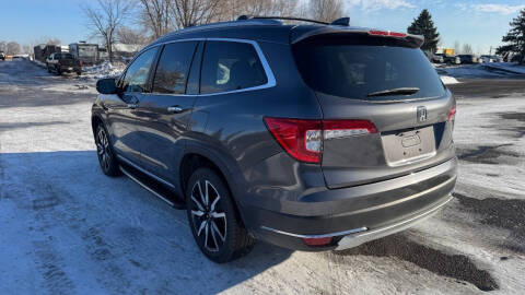 2019 Honda Pilot Touring w/Rear Captain's Chairs