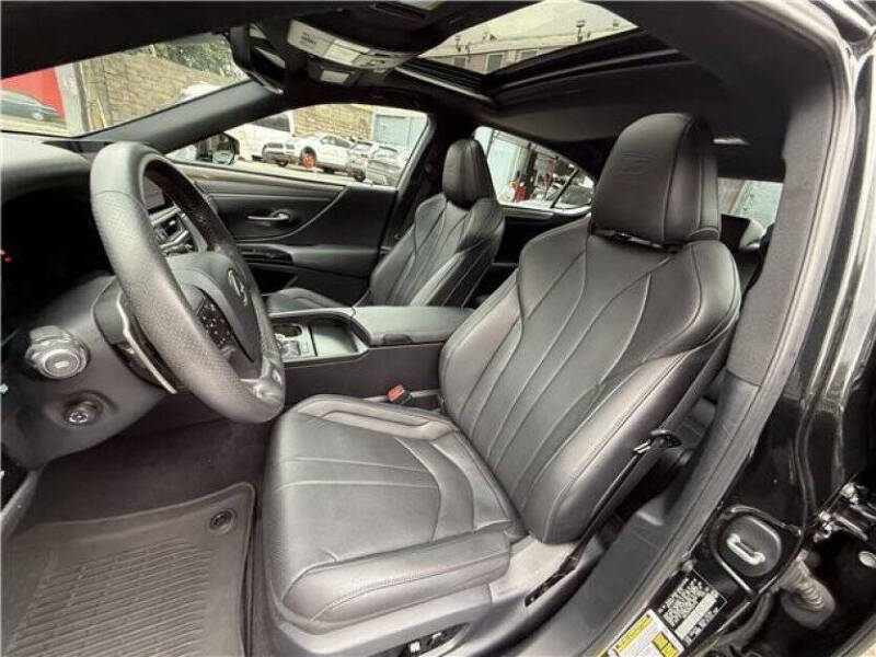 2023 Lexus ES 350 F SPORT Handling