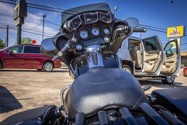 2011 Harley-Davidson FLHXI