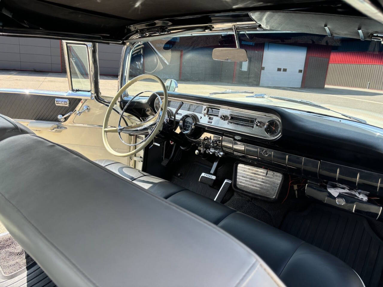 1957 Pontiac Bonneville 30