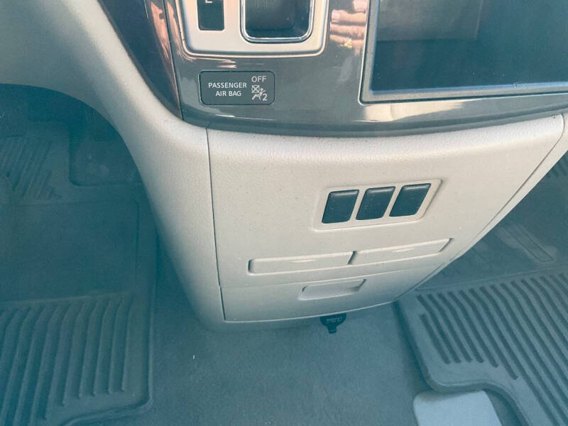 2017 Nissan Quest SV