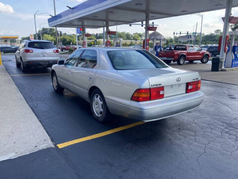 2000 Lexus LS 400