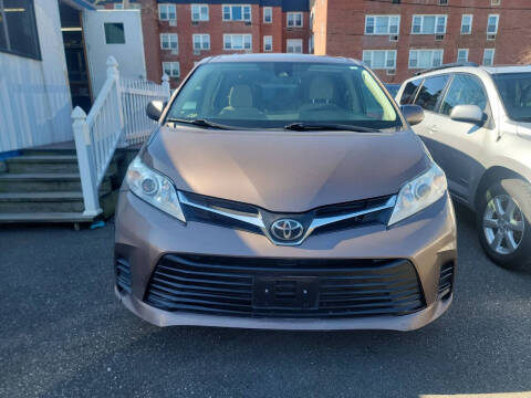 2019 Toyota Sienna for sale at OFIER AUTO SALES in Freeport NY