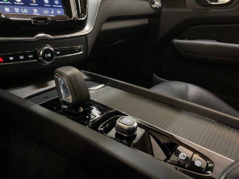 2025 Volvo XC60 B5 Core Dark Theme