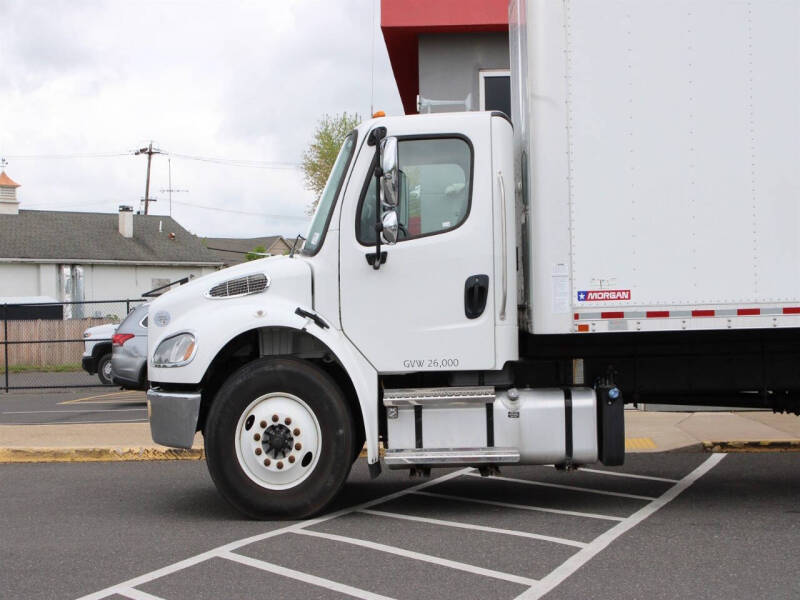 2021 Freightliner M2 106