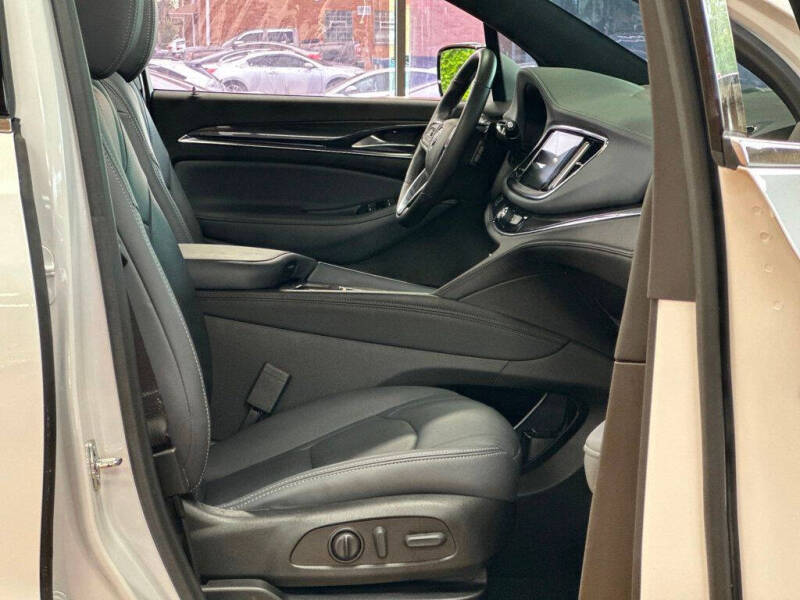 2022 Buick Enclave Essence