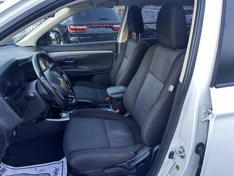 2017 Mitsubishi Outlander ES