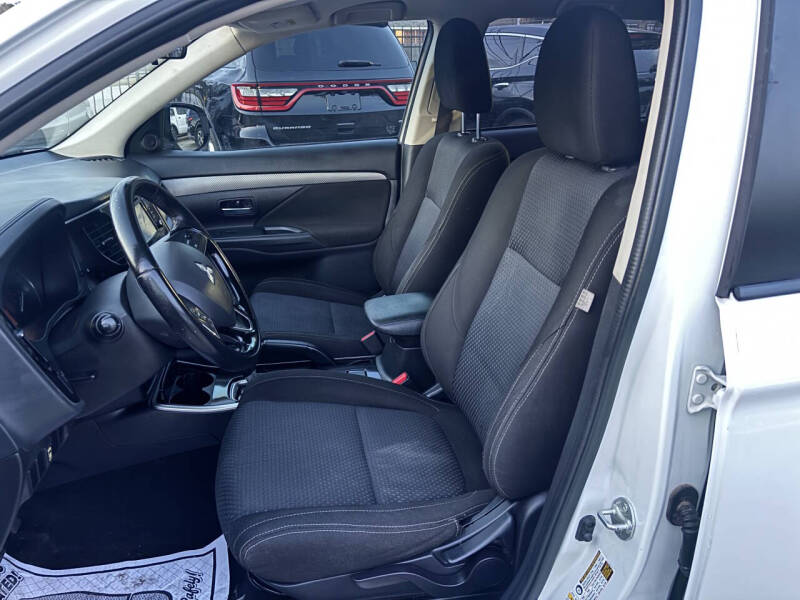 2017 Mitsubishi Outlander ES