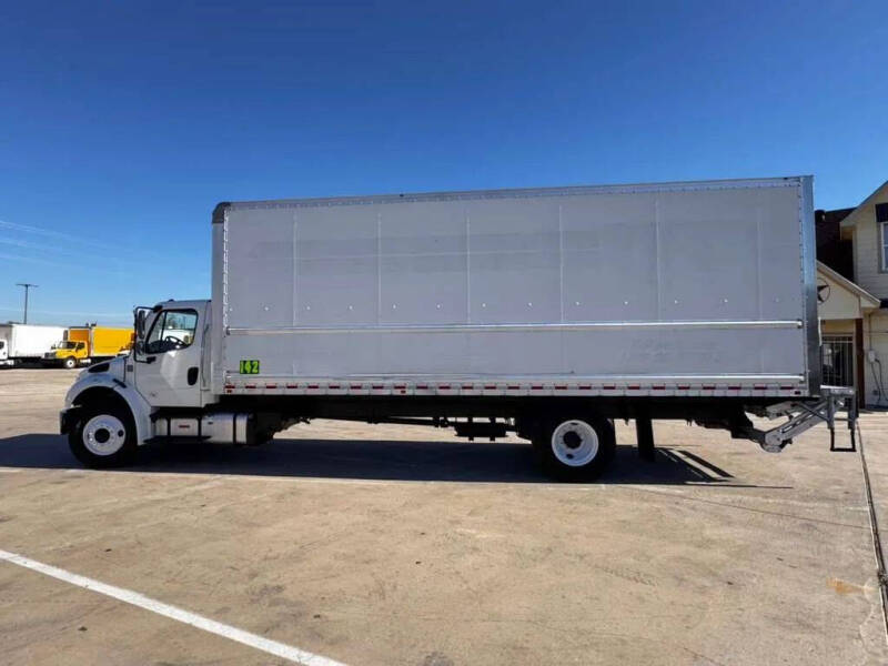 2020 Freightliner M2 106