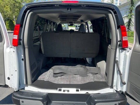 2025 Chevrolet Express LT 3500