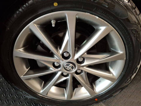 2017 Toyota Prius v Five