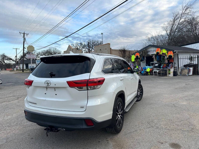 2017 Toyota Highlander SE
