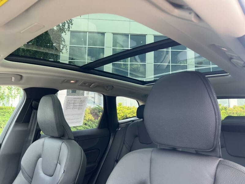 2025 Volvo XC60 T8 Plus Dark Theme