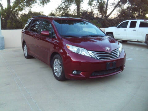 2012 Toyota Sienna XLE 8-Passenger