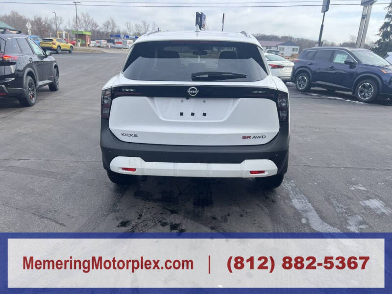 2025 Nissan Kicks SR