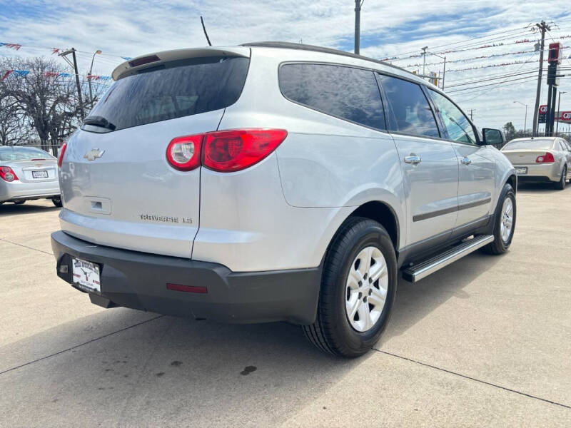 2011 Chevrolet Traverse LS