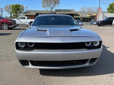2018 Dodge Challenger for sale at Carros Usados Fresno in Clovis CA