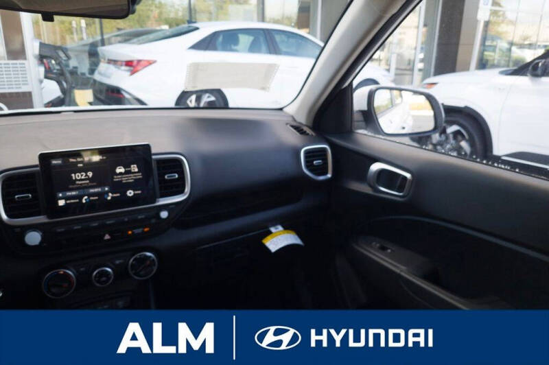 2026 Hyundai Venue SE