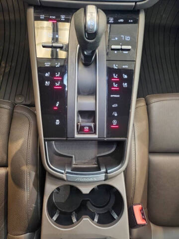 2023 Porsche Macan T