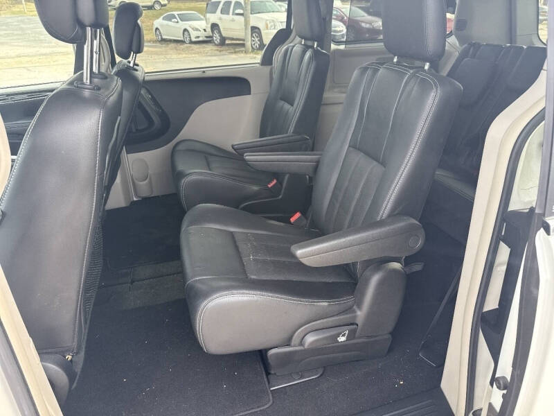 2012 Chrysler Town and Country Touring-L