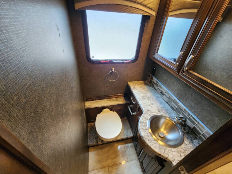 2017 Thor Motor Coach ARIA 3901