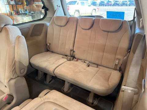 2008 Hyundai Entourage GLS