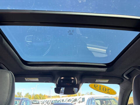 2019 Volvo XC40 T5 R-Design