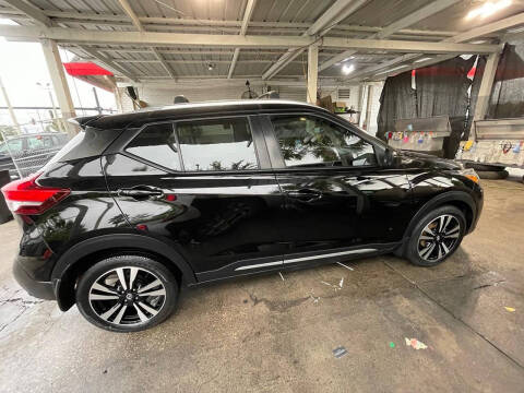 2019 Nissan Kicks SR