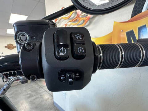 2025 Indian SUPER CHIEF DARK HORSE