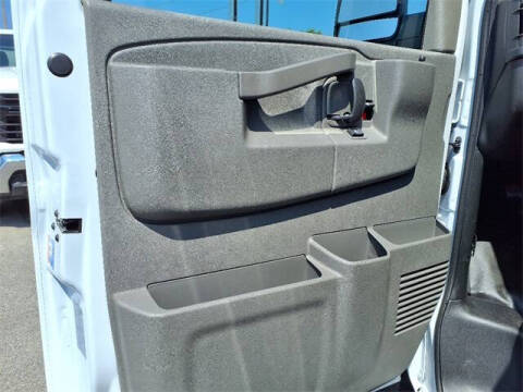 2025 Chevrolet Express 3500