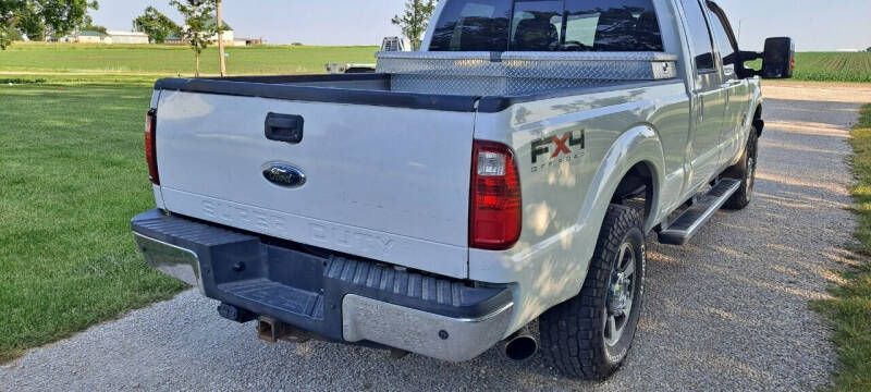 2011 Ford F-250 Super Duty Lariat photo 3