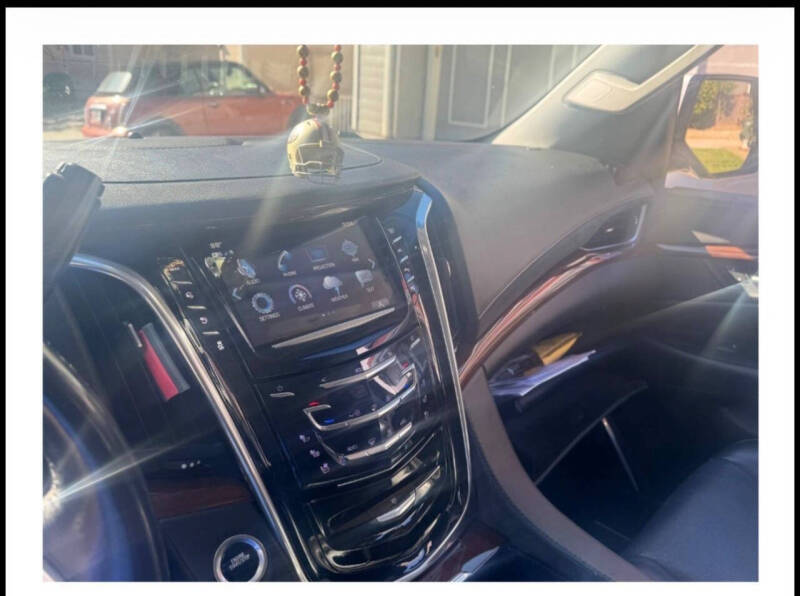 2018 Cadillac Escalade Luxury