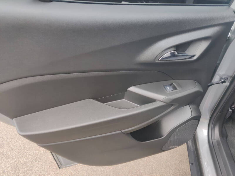 2025 Chevrolet Trax LS