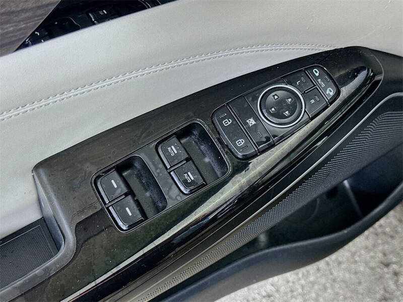 2020 Kia Cadenza Technology