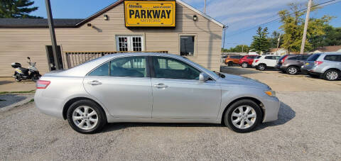 2011 Toyota Camry for sale at Parkway Motors in Springfield IL
